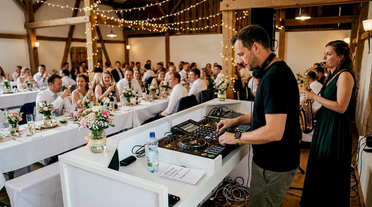Definition Showact Hochzeit: Perfekte musikalische Begleitung